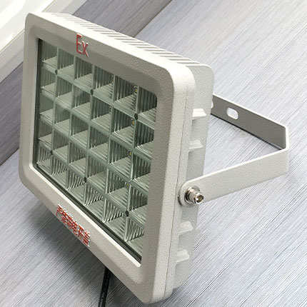 免驅(qū)防爆燈