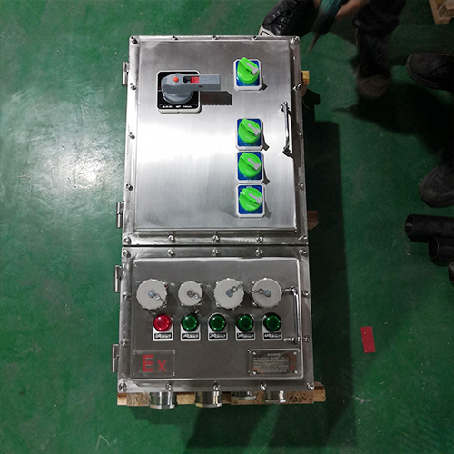 現(xiàn)場(chǎng)防水防塵防腐檢修箱不銹鋼材質(zhì)